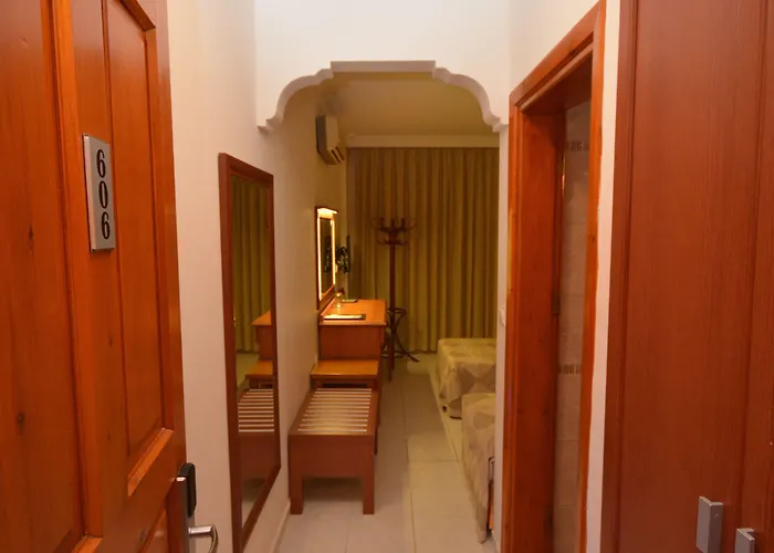 Hotel Saray 2*